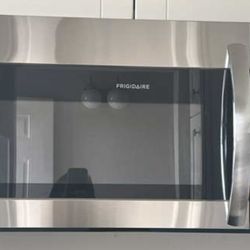 Frigidare 30’ Stainless Steel Microwave 