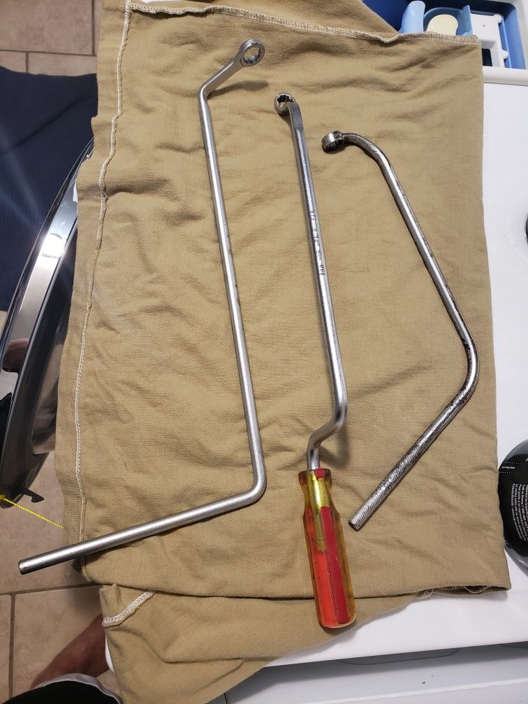 Mac tools and Snap on Distributor Wrenches and fan blade clutch - Read Description