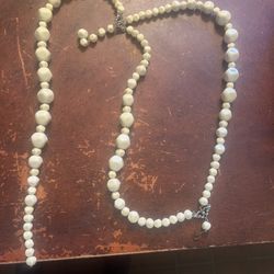 Vintage Chunky White Bead Graduated Necklace – Mid-Century Costume Jewelry