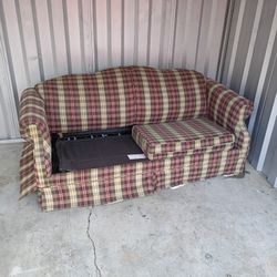 Pullout Couch Missing 1 Cushion 