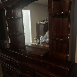 Dresser