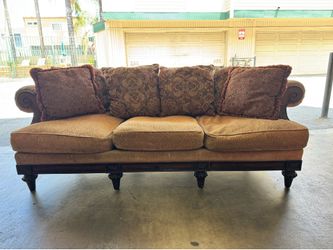 Vintage style sofa Ready for Pick Up