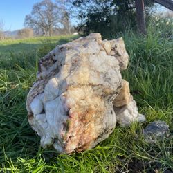Quartz Yard Stone Full Of Crystals 