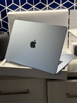 2025 Apple MacBook Air 15’ M4 16GB Ram 256SSD
