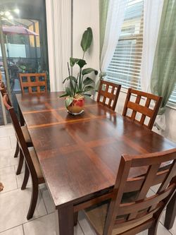 Dining Table In Perfect Condition
