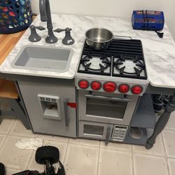 Kids Play Kitchen