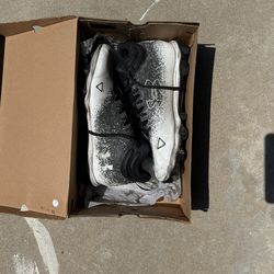 Kleats Men 11.5 Under Armor