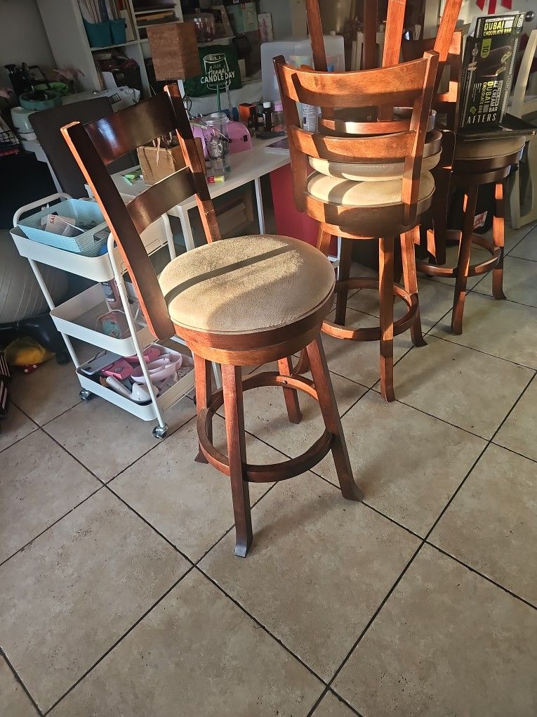 Set Of 4 Swivle Bar Stools