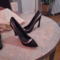 Heel Adriannna Papell