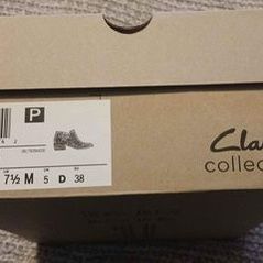 New.Clarks Womens Charlten Grace Stacked Heel Booties Black oily leather size 7.5