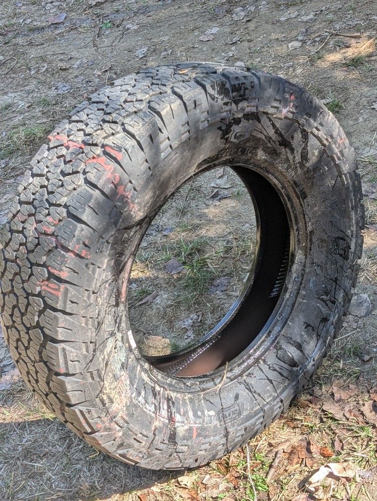 275/75/18 TIRE (NEW)