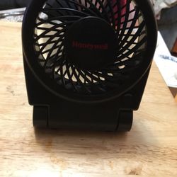 smaller medium battery fan