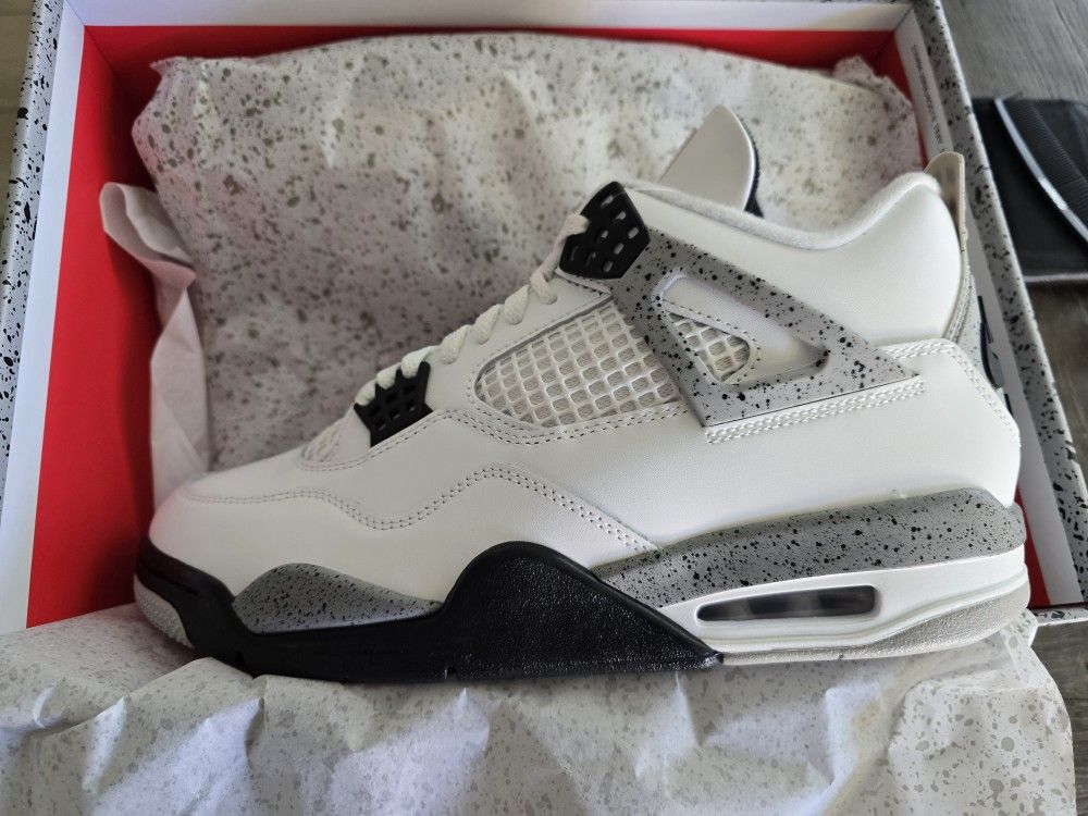 JORDAN RETRO 4 2025 WHITE CEMENT MENS...SZ 10...BNIB