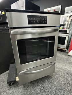 Frigidaire Stainless Steel 24” Wide Gas Single Wall Oven - Used