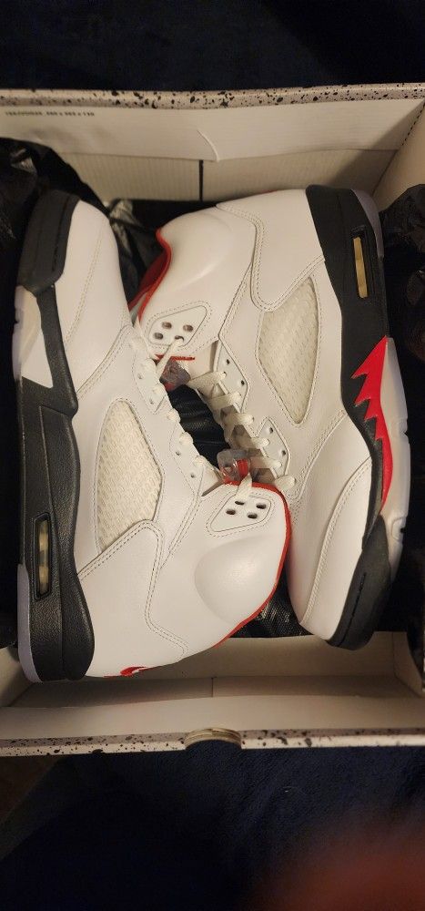 2020 Jordan 5 Retro Fire Red Size 11 DS $280