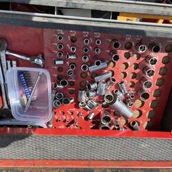 Rollaway tool chest with drawers