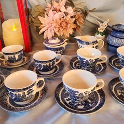 Beautiful Blue Willow 8 Cups And Saucers Set  Johnson Brothers,Churchill With Sugarbowl And  Creamer Made In ENGLAND 