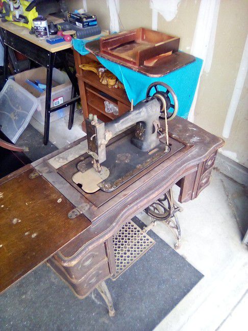 Super rare find! White and Co Sewing Machine With all components! WORKS!