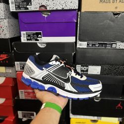 DS Nike Zoom Vomero 5 White Racer Blue Black size 11 (Tried On)
