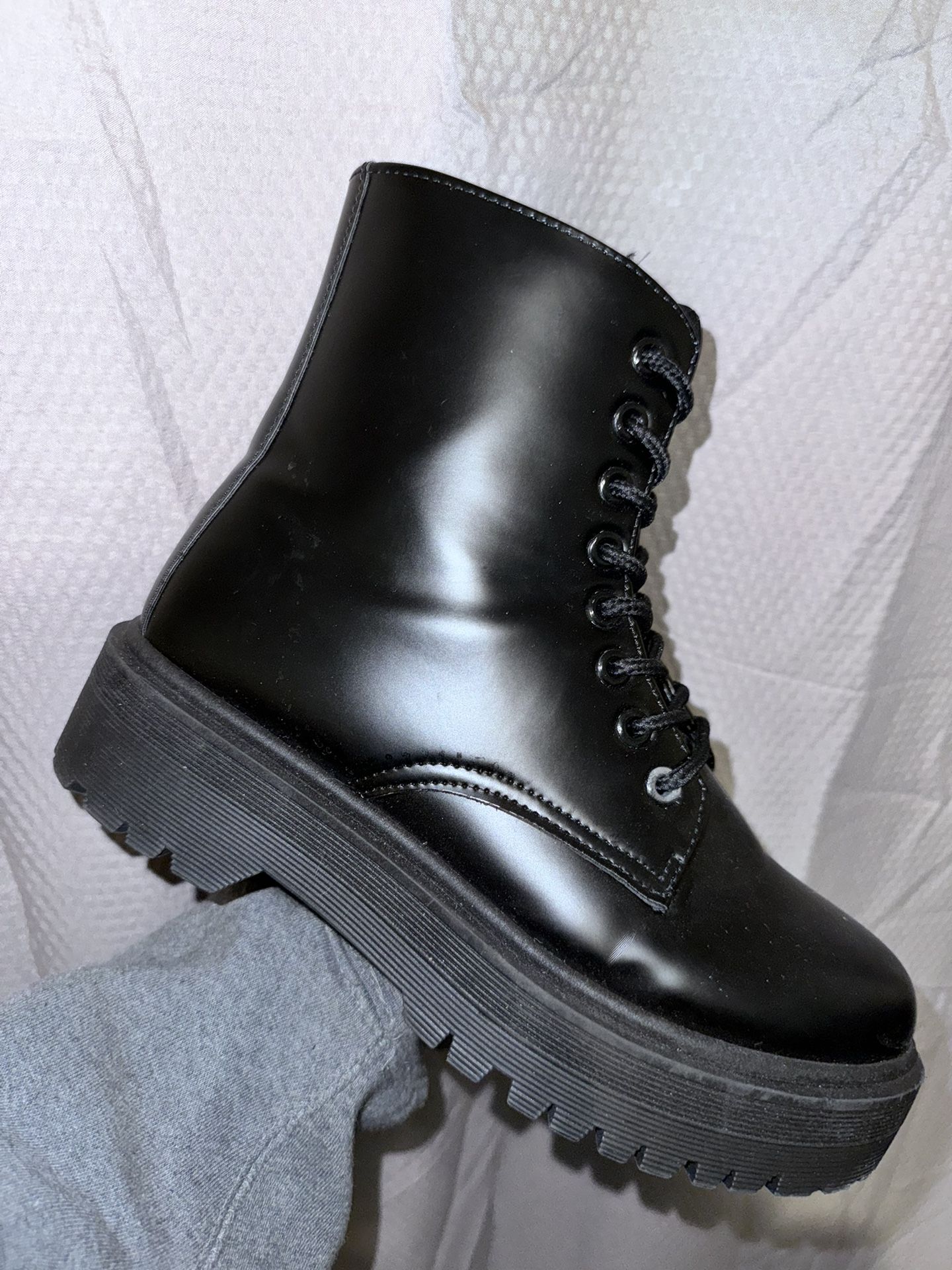 Size 7 Women Boots 