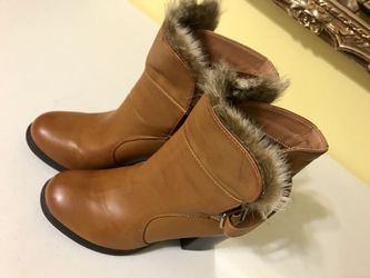 Charlotte Russe boots brown fur size 8