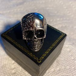 Silvertone skeleton ring very nice feels like a size 10