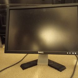 16 1/2 Inch Dell Computer Monitors 15$ W Perfect 