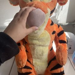 VINTAGE !! Giant Tiger  from Winnie The Pooh