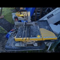 Tile saw 10 In Dewalt 