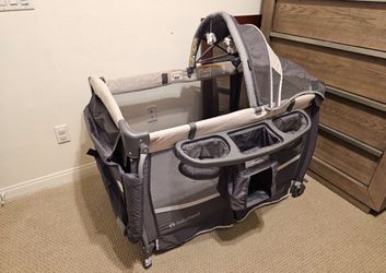 Baby Trend Deluxe II Nursing Center $20