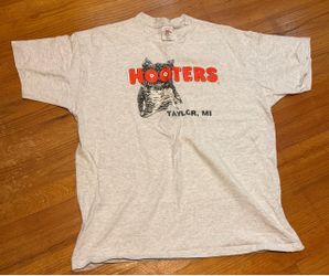 Vintage Hooters Taylor T-Shirt Size XL