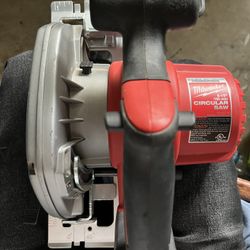 Milwaukee circular cordless hand saw 