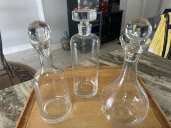 Set of 3 Clear Glass Decanters w/ Glass Stoppers, 1L Each, Modern Barware