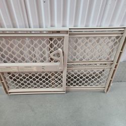 North States 42-in x 26-in Ivory Safety Gate