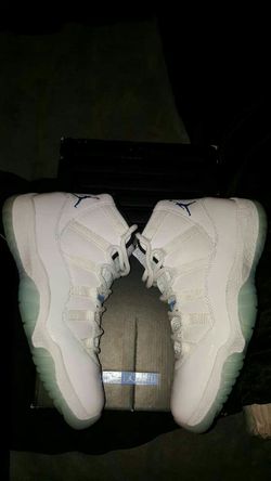 Authentic retro jordan 11 legend blue size 9 , worn 3 times practicly new