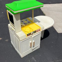 Vintage Little Tikes Party Kitchen 