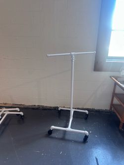 Adjustable retail T stand with wheels
