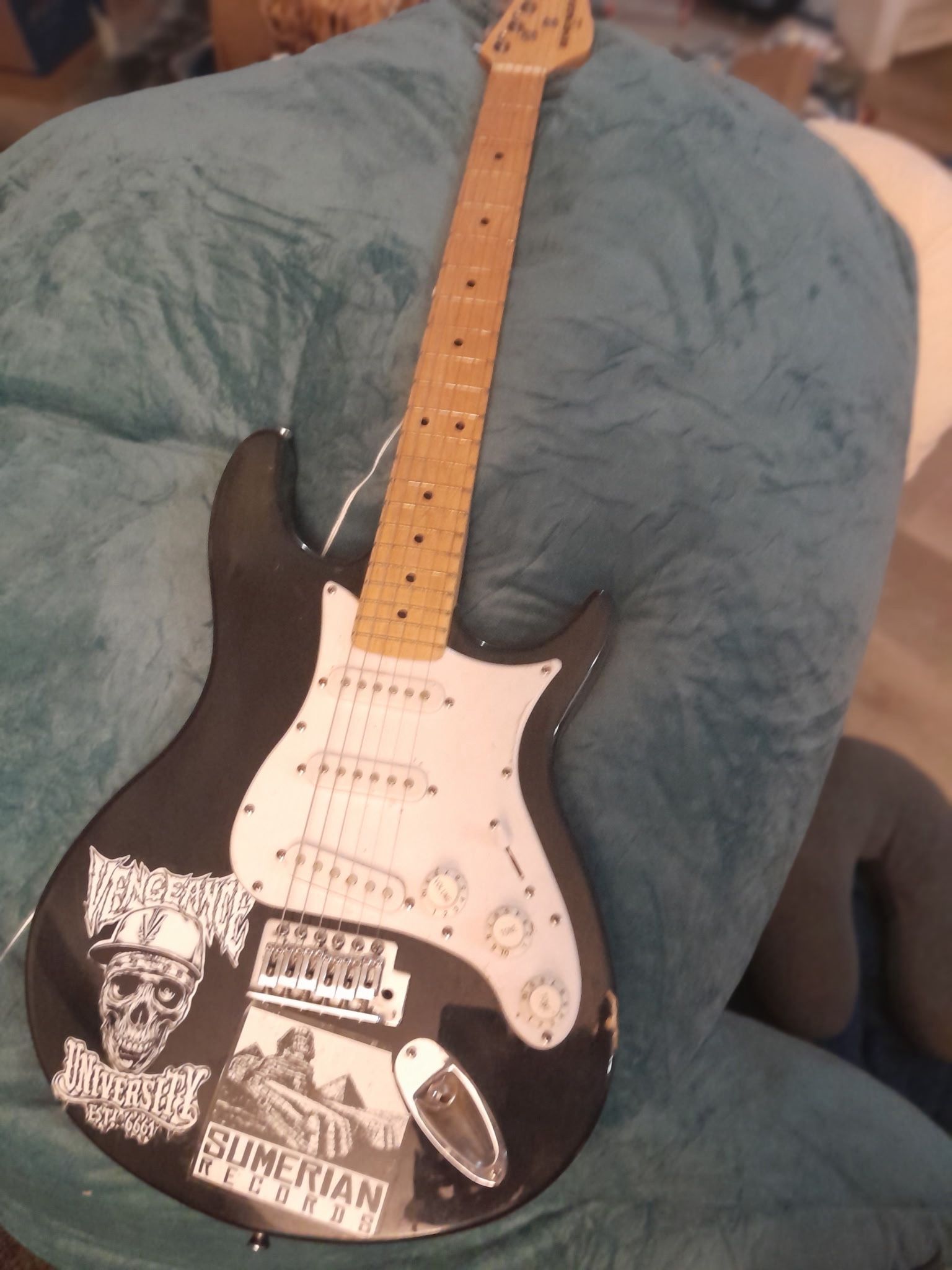 BEHRINGER Electric Guitar
