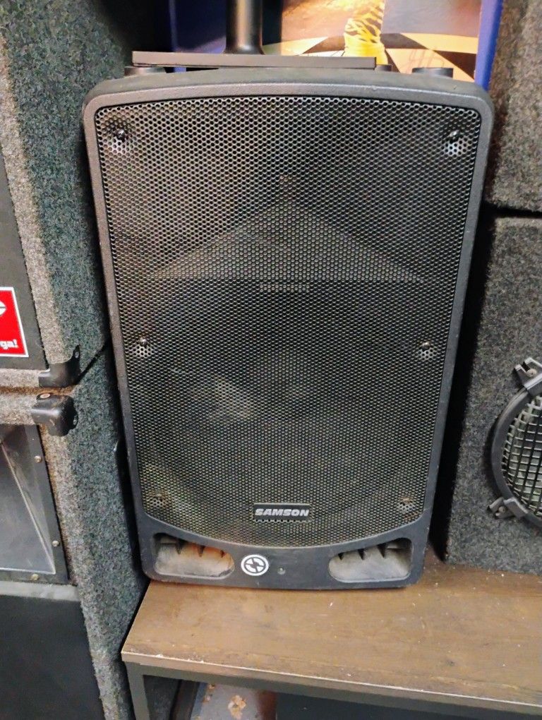 Samson XP115A Expedition Series 2-Way 500w Active 15" Speaker & Stand
