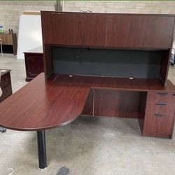 Mahogany L-Shape Office Computer Desk W/ Hutch!! Only $275!