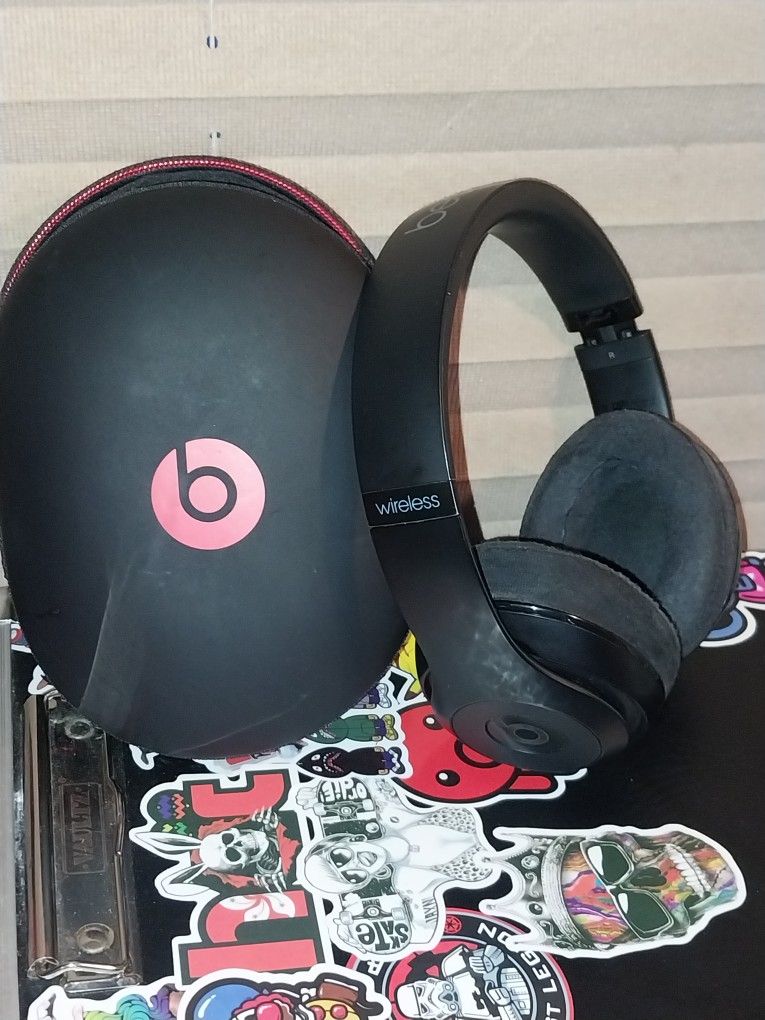 Beats Studio 2.0 Bluetooth Headphones