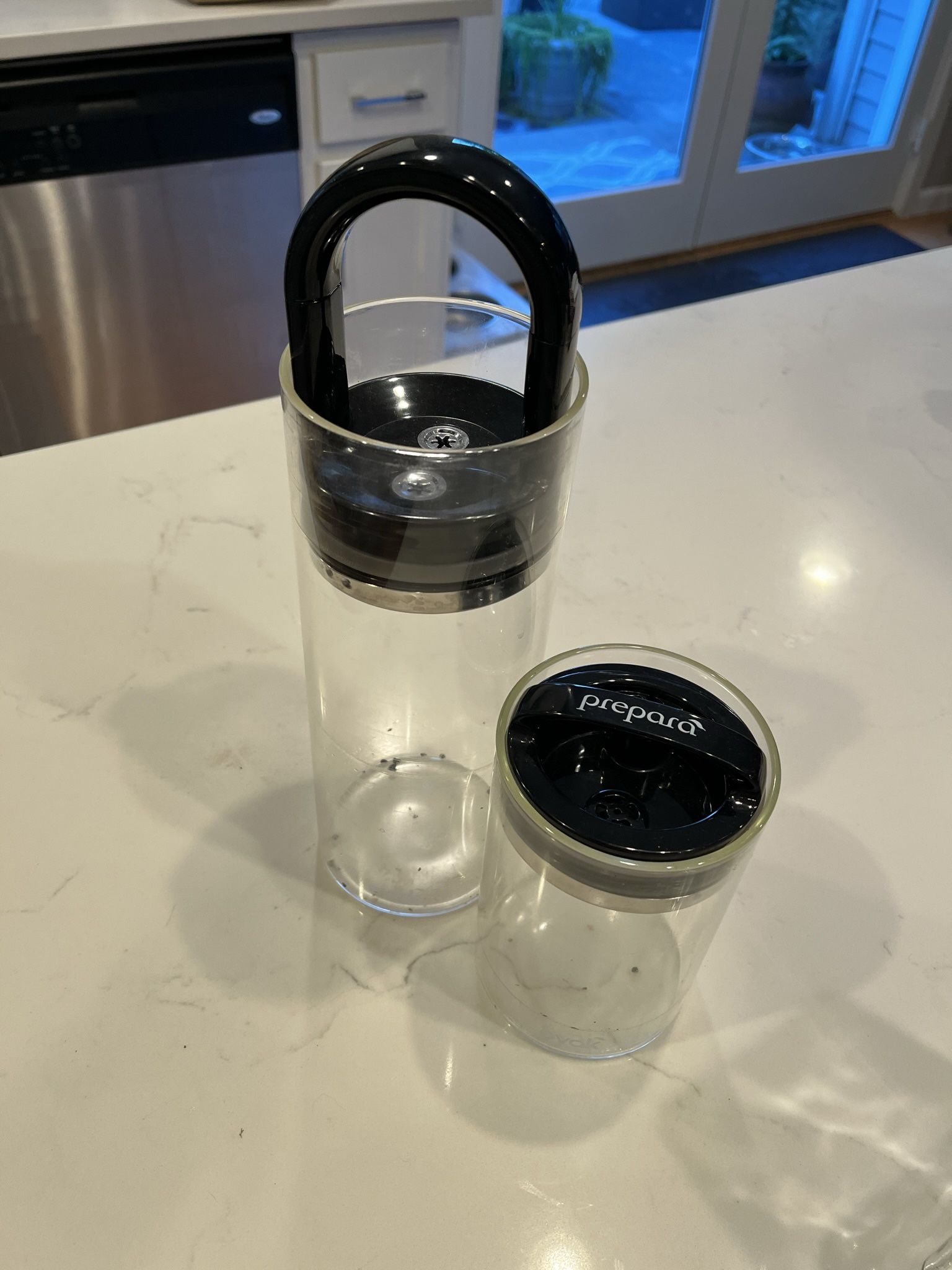 COFFEE CONTAINER ** AIRTIGHT ** VACUMN SEALED **