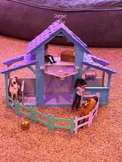 Spirit Horse Barn and Figures