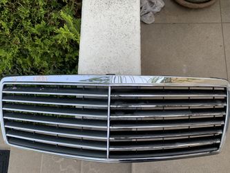 Mercedes S600 W140 Grill Good Condition