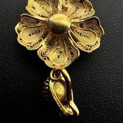 Gorgeous 22k solid yellow Gold flower shaped Pendant 7.6 grams