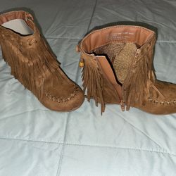 Girls Sugar( Pocahontas) Boots Size 10