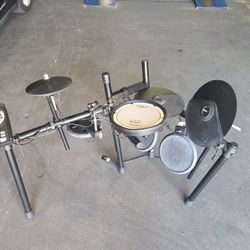 ROLAND TD-11 ELECTRIC DRUM SET 