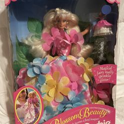 Blossom Beauty Barbie Vintage 1996 NIB Dress Magically Becomes a Floral Boquet