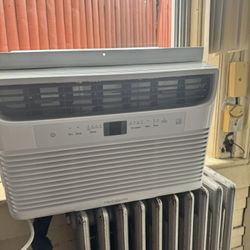  Frigidaire 6,000 BTU A/C