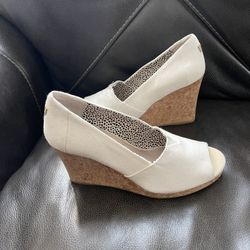 Toms Wedges Size 10